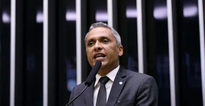 Aliados de Bolsonaro pedem prisão domiciliar humanitária ao STF