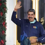 Nicolás Maduro aparece e afasta boato de que teria deixado país