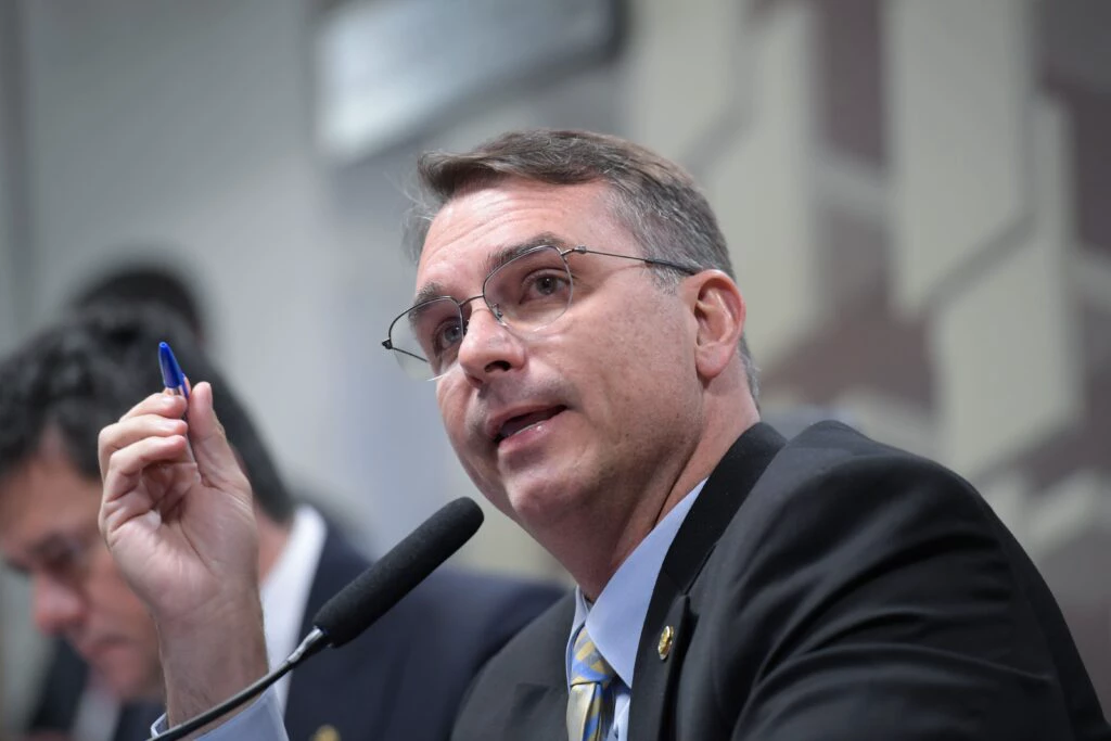 Após reação do mercado, Flávio fala em plano ‘muito melhor’