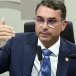Flávio Bolsonaro agenda reunião com lideranças da direita e do centrão