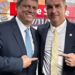 Tarcísio se manifesta sobre candidatura de Flávio Bolsonaro