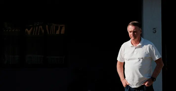 Moraes dá 15 dias à PF para fazer perícia em Bolsonaro sobre cirurgia