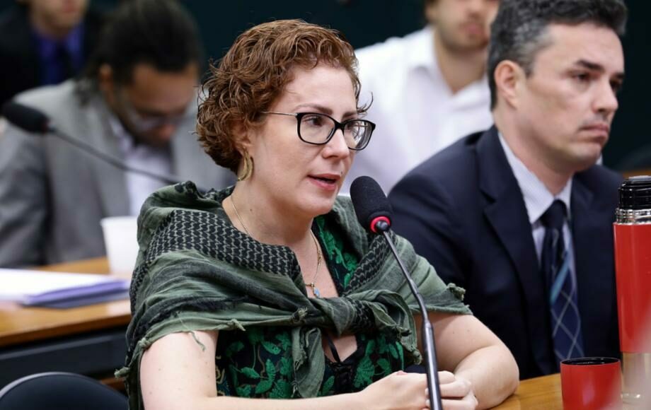 Saiba que acontece com Zambelli após Câmara rejeitar cassação