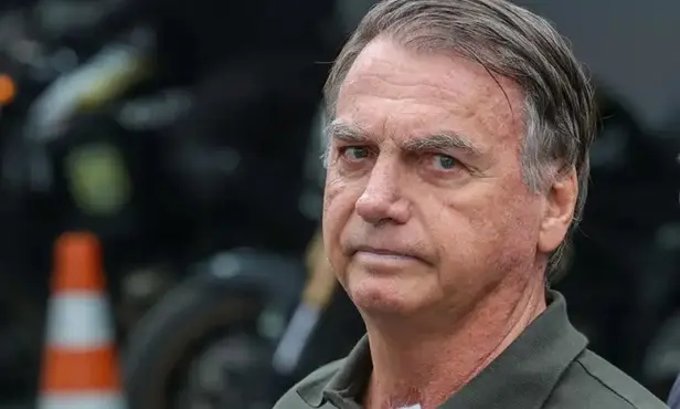 Defesa de Bolsonaro pede autorização urgente para cirurgia