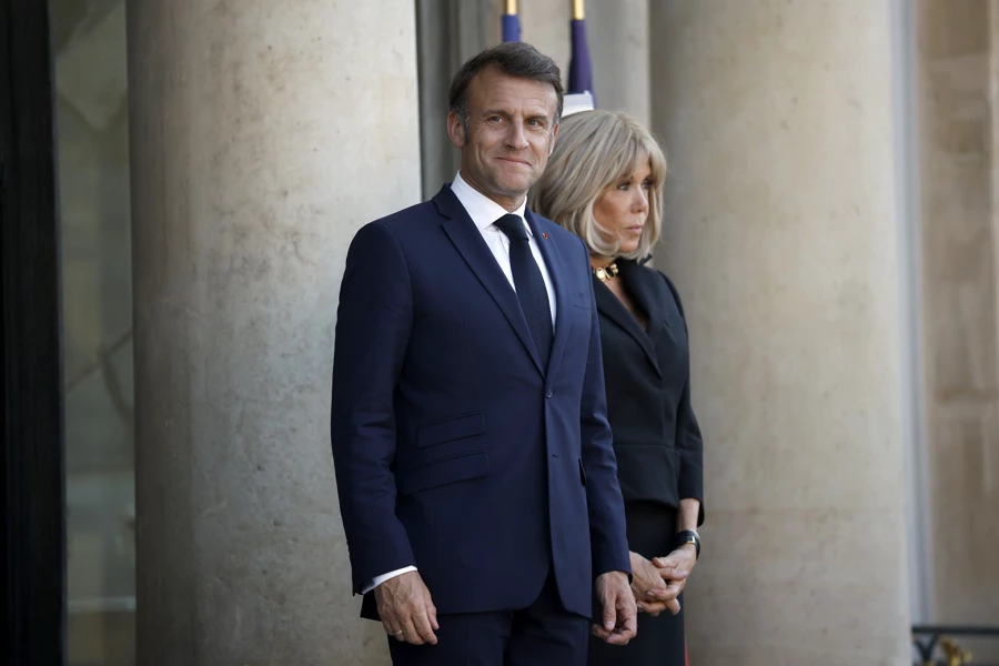 Macron quer lei para proibir acesso de menores de 16 anos a redes