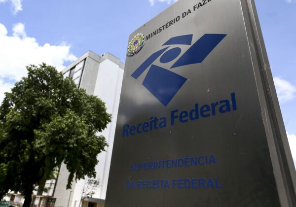 Receita Federal paga lote residual de restituição do IR de dezembro