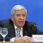 Moraes concede prisão domiciliar humanitária a Heleno