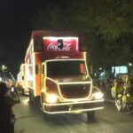 Caravana da Coca-Cola encanta feirenses de todas as idades