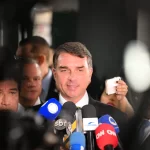 Flávio anuncia 1º gesto como escolhido de Bolsonaro para 2026