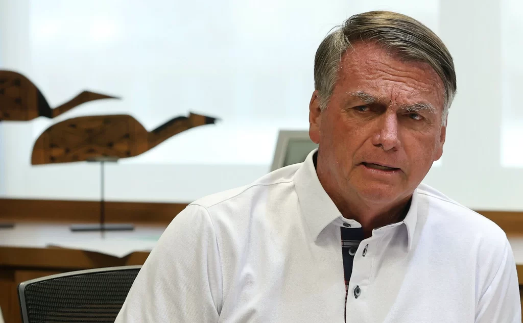 Perícia diz que Bolsonaro deve ser operado o ‘mais breve possível’