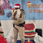 Soldado Noel inicia maratona de visitas e entrega 140 presentes em creches públicas de Feira de Santana