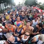 Com disposição e alegria, corredores anônimos agitam a São Silvestre