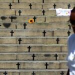 Feminicídios com armas de fogo crescem 52% em 2025