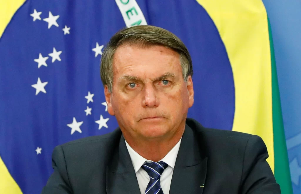 Carlos relata piora na saúde de Bolsonaro
