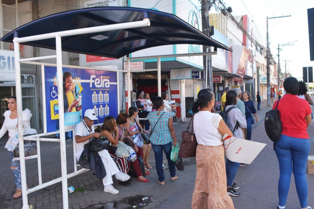 Prefeitura de Feira vai instalar 80 novos abrigos para usuários de ônibus