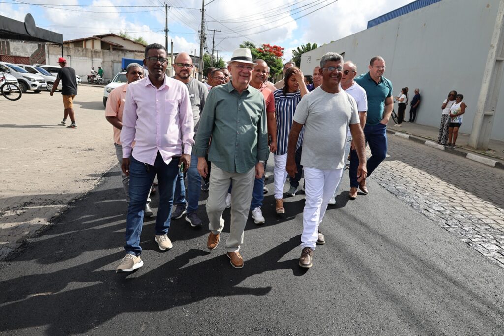 Bairro Conceição ganha pavimentação asfáltica nas ruas Gameleira e Colina de Goiás