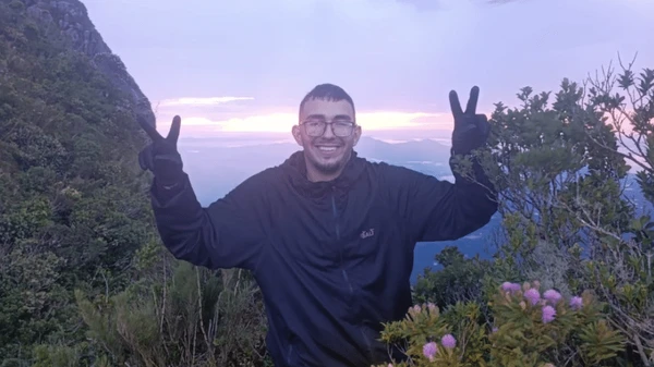 Jovem é encontrado com vida após dias desaparecido no Pico Paraná