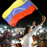 María Corina anuncia retorno à Venezuela e pede justiça internacional contra Maduro