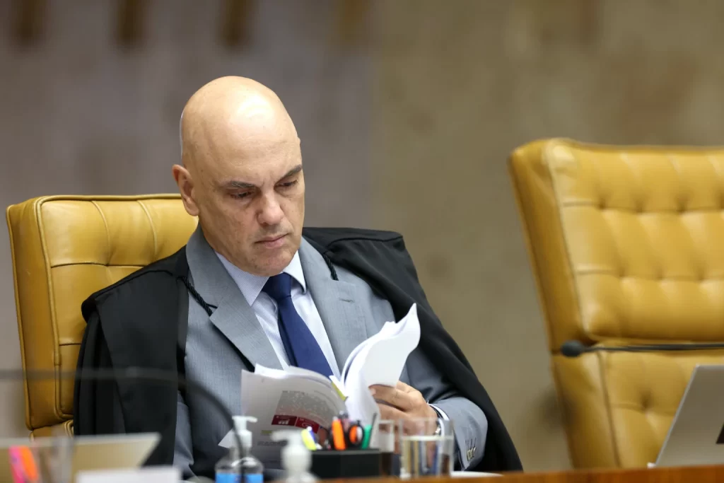 Alexandre de Moraes nega ida de Jair Bolsonaro para hospital