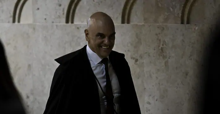 PGR recebe pedido de prisão de Moraes por tortura contra Bolsonaro