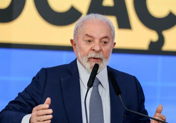 Deputado baiano faz denúncia ao MPE contra Lula por propaganda eleitoral