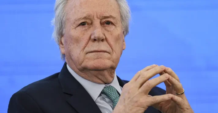 Deputado aciona PGR para apurar contratação de escritório de Lewandowski pelo Master