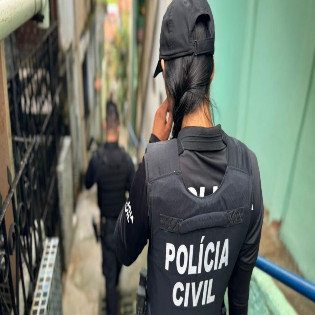 Cumprimento de mandado apreende entorpecentes e arma em bairro nobre de Salvador