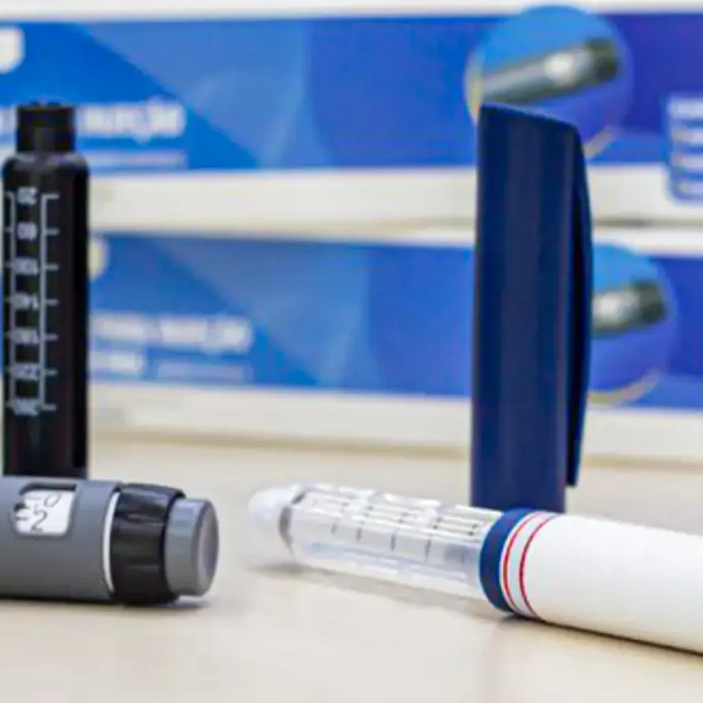 Uso de canetas emagrecedoras por idosos requer cuidados, diz geriatra