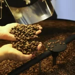 Exportação de café do Brasil cai em 2025, mas bate recorde em receita