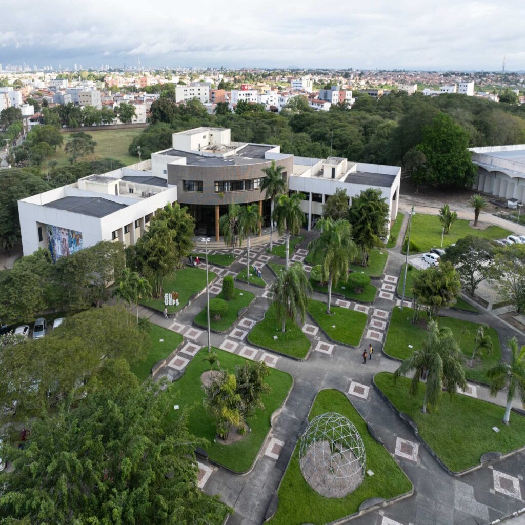 Uefs abre celebrações de 50 anos com congresso focado no futuro da educação e cidadania global