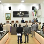 Câmara de Feira aprova projeto de apoio a mães e cuidadores de pessoas com neurodivergência