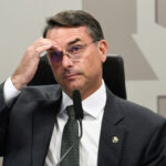 Flávio diz que acionará o TSE por desfile sobre Lula