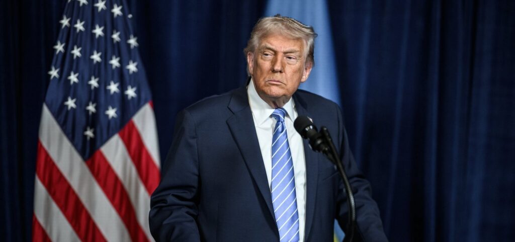 Trump manda divulgar documentos sobre vida extraterrestre após fala de Obama