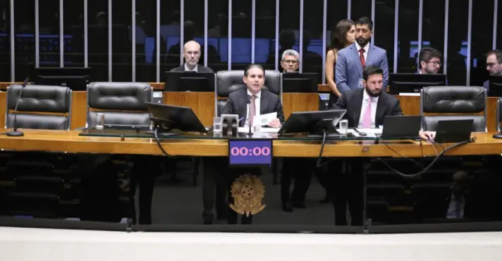Deputados aprovam ‘penduricalhos’ que podem levar salários a quase R$ 80 mil