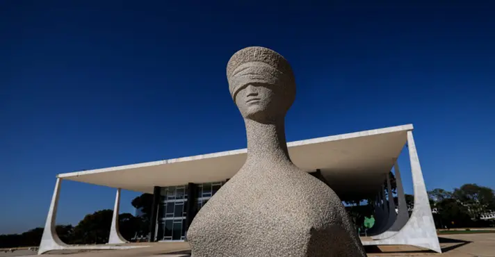 Ministros do STF mantêm participação em 11 empresas privadas