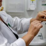 Vacina brasileira contra a dengue começa a ser distribuída na Bahia