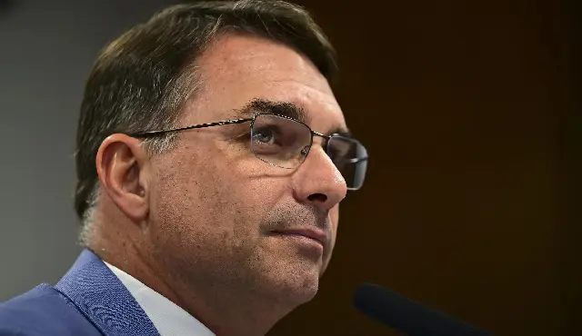 Flávio prevê disputa polarizada e sem 3ª via