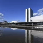 Sete projetos buscam sustar aumento de imposto sobre importados