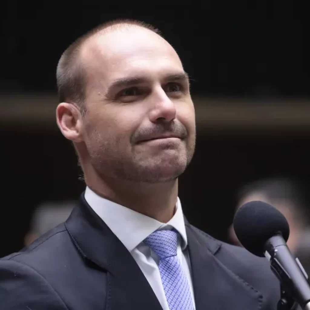 Aliado de Eduardo Bolsonaro defende candidato do PL contra Tarcísio na disputa em SP