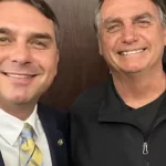 Bolsonaro inclui Flávio entre advogados que o defendem no STF