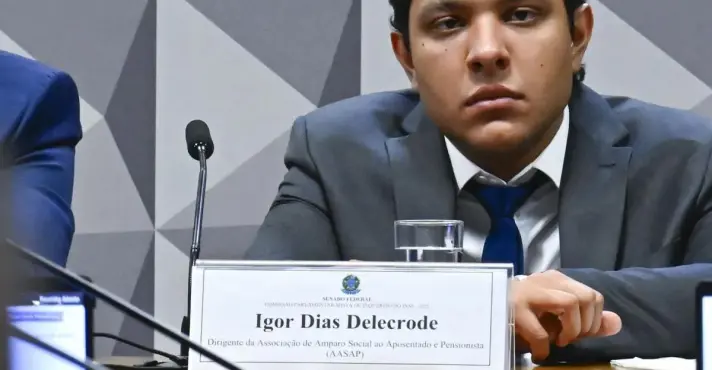 Suspeito de fraudar biometria de aposentados do INSS bloqueia iPhone e dificulta investigação