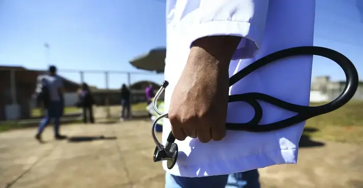 Ministério Público investiga 10 faculdades de medicina