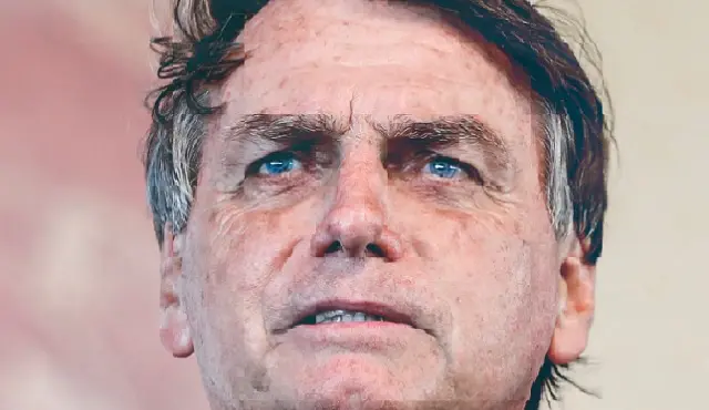 Bolsonaro apresenta melhora clínica, mas continua em UTI