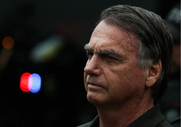 Moraes autoriza visita de assessor de Trump a Bolsonaro na Papudinha