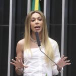 Erika Hilton elogia posição do SBT após declaração de Ratinho