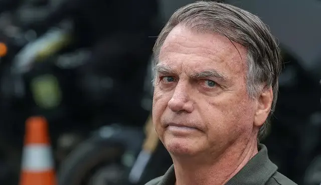 Bolsonaro mantém melhora clínica, informa boletim médico