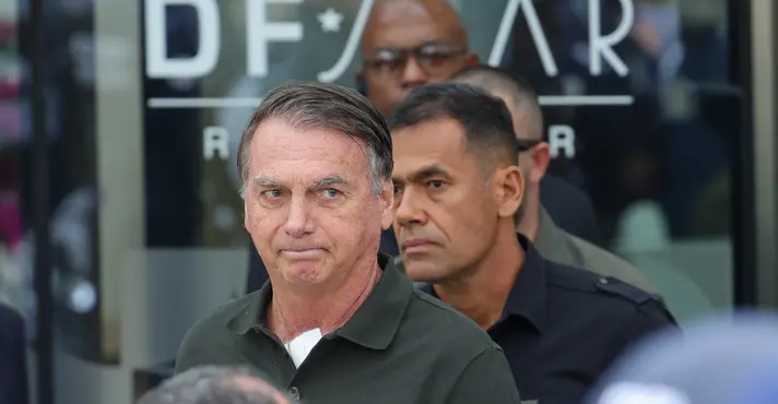 Bolsonaro tem ‘melhora progressiva’ nas últimas horas, diz médico
