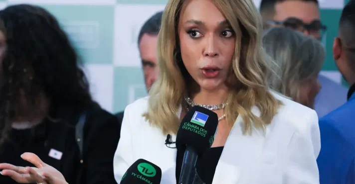 Pesquisa: 84% discordam de Erika Hilton na presidência da Comissão da Mulher