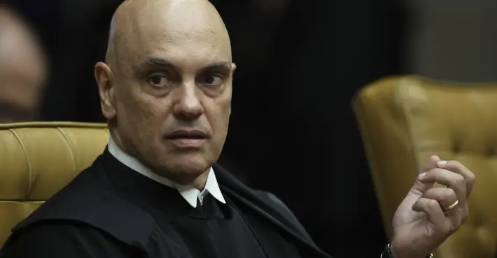 Moraes nega acesso irrestrito de filhos a Bolsonaro