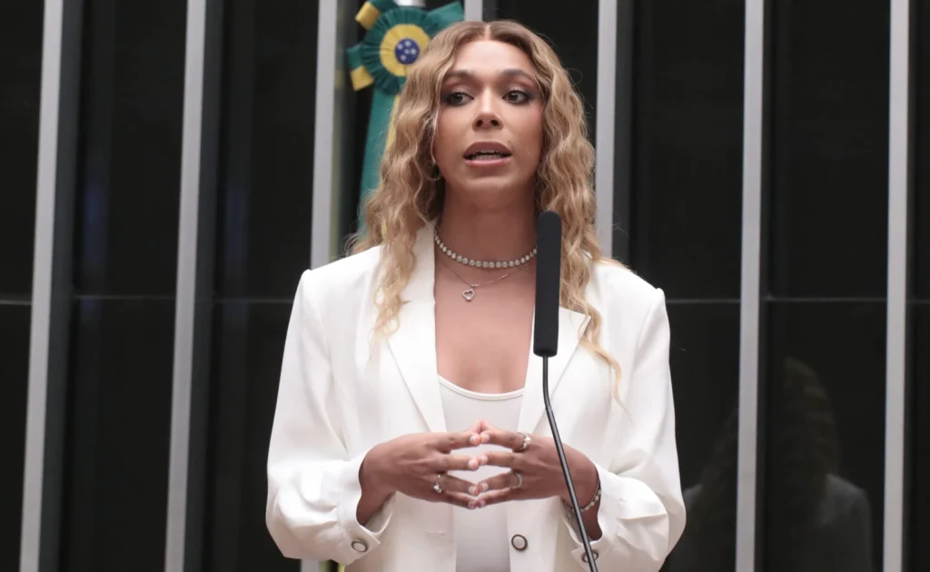 74% reprovam Erika Hilton em Comissão da Mulher, diz estudo